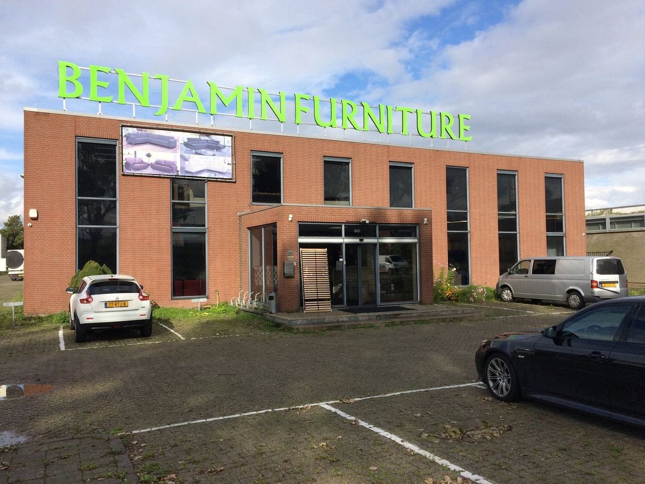 Gevelreclame Rotterdam — doosletters en reclamebord gevel