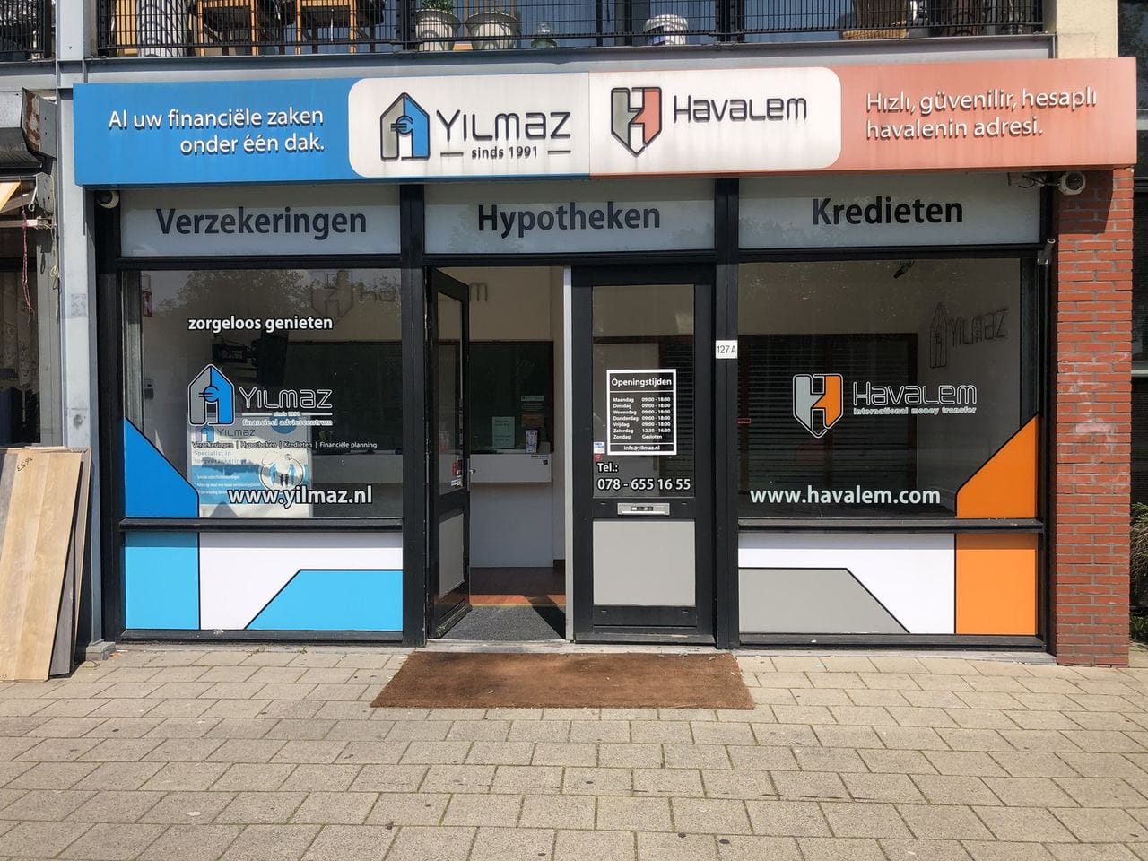 Raambelettering Rotterdam — folieteksten en stickers op etalageruit